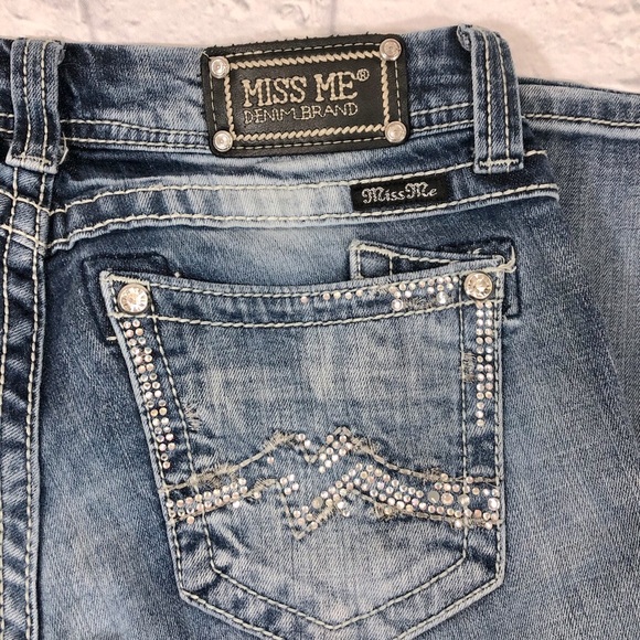 Miss Me Jeans Straight leg Medium wash denim Size 28 Short with stretch - Picture 4 of 15